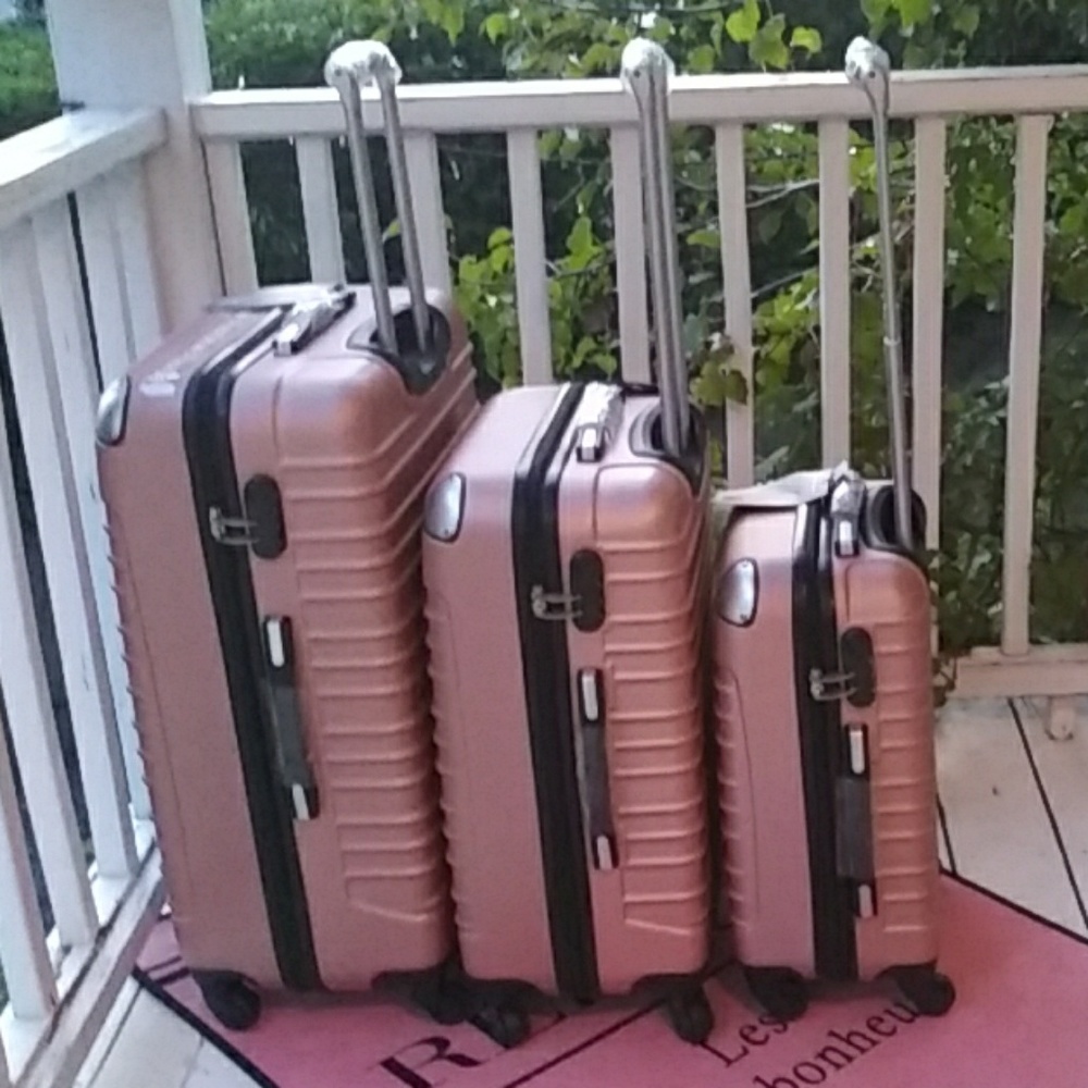 3 Piece Luggage Hardside, Spinner W/ code Lock. - Picture 2 of 7